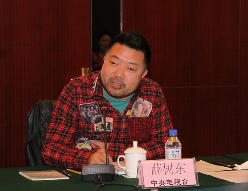 5.研讨会特邀专家€€€€中央电视台《朝闻天下》制片人薛树东做现场点评.jpg