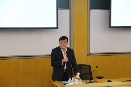 5cd941bdc9605.jpg 1.中国银行业协会副秘书长白瑞明致辞_副本.jpg