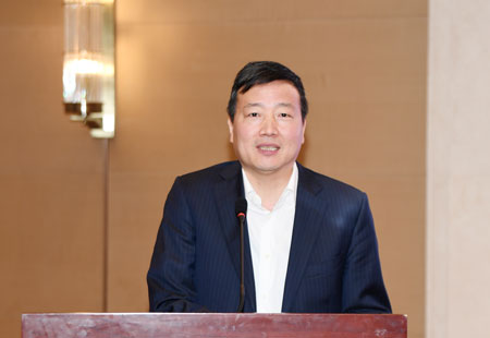5cf8f52bed34f.jpg 6.财委会第二届常务副主任、中国工商银行财会部总经理-张文武向大会作2019年财委会工作计划.jpg