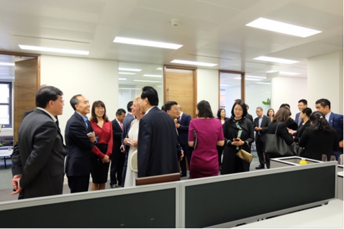 王兆星副主席、田国立会长到中国银行业协会英国代表处调研并指导工作525.jpg