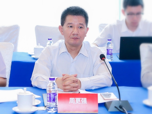 5d1afb776ff55.jpg 3.中国银行业协会周更强副秘书长主持座谈会.jpg
