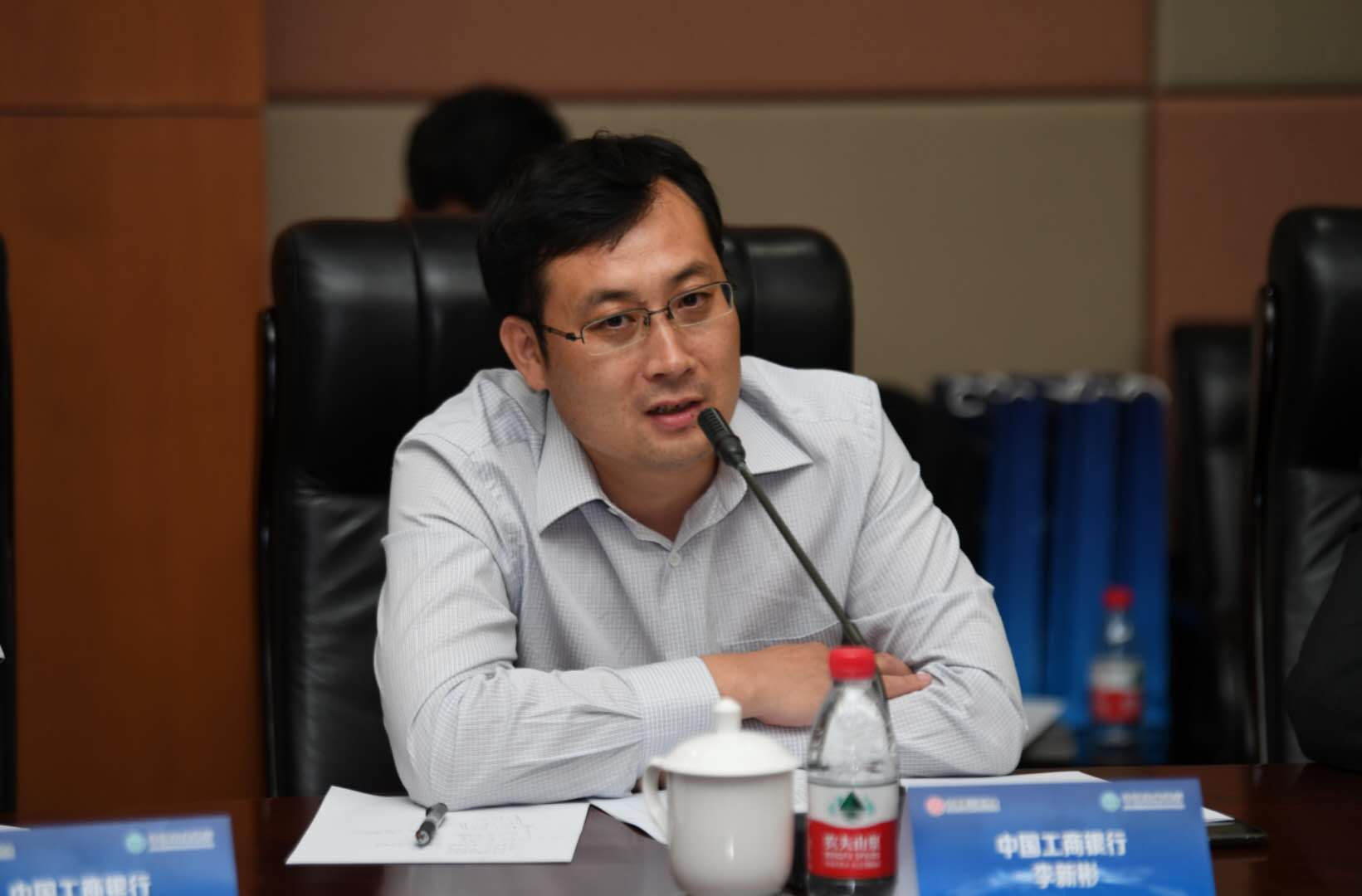 5d1d77ca9d3a8.jpg 2.中国银行业协会保理专业委员会常务副主任、中国工商银行公司金融业务部副总经理李新彬发表讲话.jpg