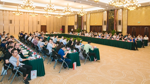 5d42a514eb94f.jpg 研讨会现场二.jpg