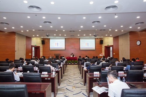 5d833560ea199.jpg 16.会议现场.jpg