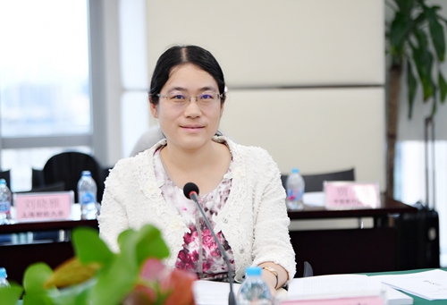 中小银行部叶晴主任主持评审会.jpg