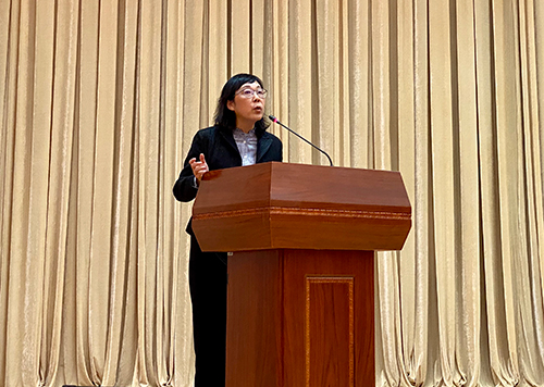 5国家开发银行王丽副局长主持会议.jpg