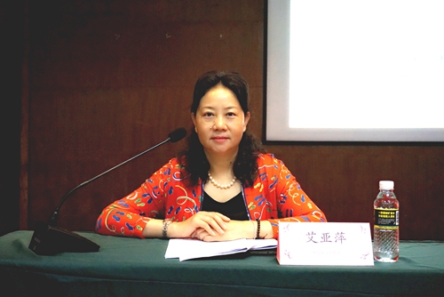 3.中银协总监、财委会办公室主任艾亚萍主持培训.jpg