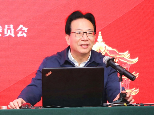 1.中国银行业协会党委书记、专职副会长潘光伟作主题授课.jpg