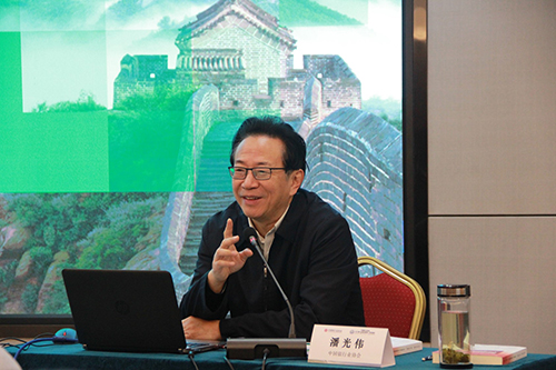 潘会长授课.jpg