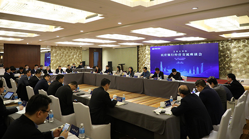 9.座谈会现场.jpg