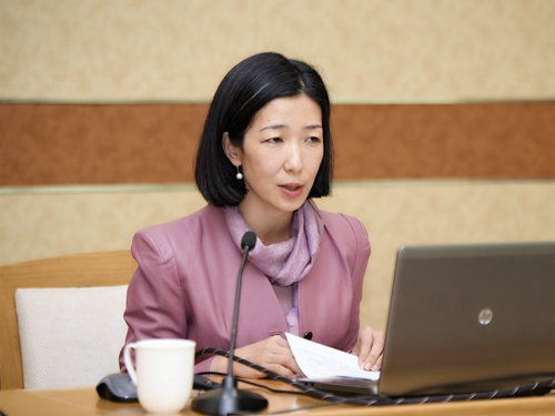 3.银保监会公司治理监管部关联交易监管处处长冯海霞授课.jpg