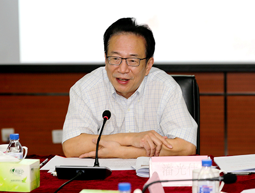1.中国银行业协会党委书记潘光伟讲授专题党课.jpg