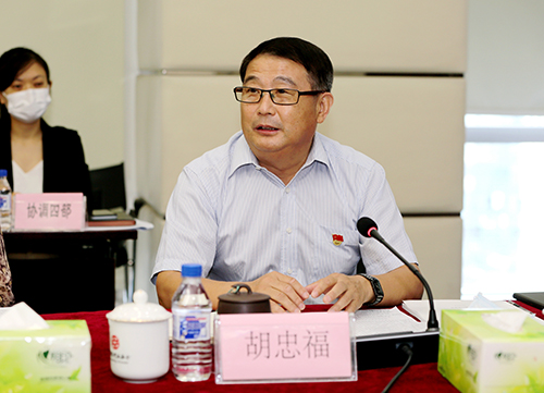 2.中国银行业协会纪委书记胡忠福主持专题党课.jpg