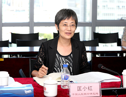 序号2：中国人民银行研究局二级巡视员匡小红对课题进行评审.jpg