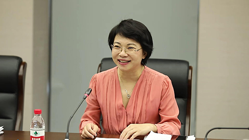 中国银行业协会宣传信息部姜涛主任介绍调研活动意义及背景.jpg