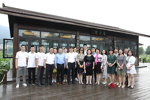 调研团在瑞安市曹村莲清园镇合影.JPG