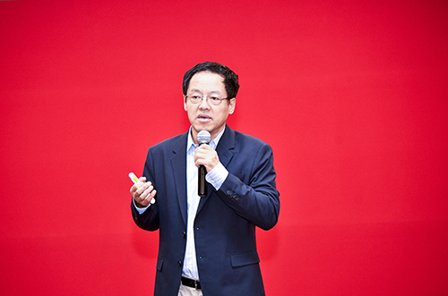 7.中国银行业协会首席信息官高峰授课.jpg