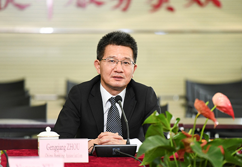 01.中国银行业协会副秘书长周更强致欢迎辞.jpg