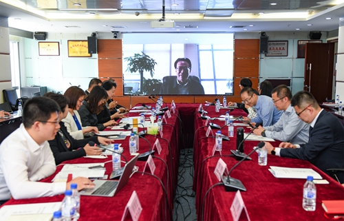 1.中国银行业协会潘光伟专职副会长在线上参加公开课.jpg