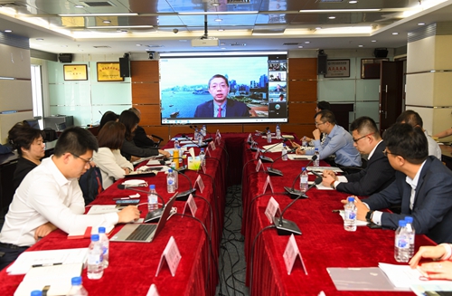 4.中国银行业协会首席经济学家、香港交易所首席中国经济学家巴曙松授课.jpg