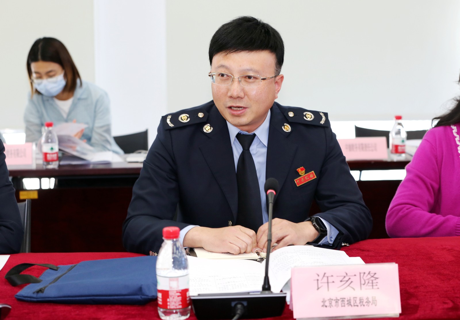 3.北京市西城区税务局第四税务所所长许亥隆主持会议.jpg