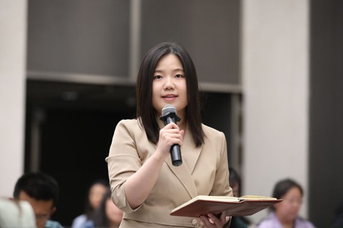 680a498cc00eb.jpg 06上海证券报.jpg