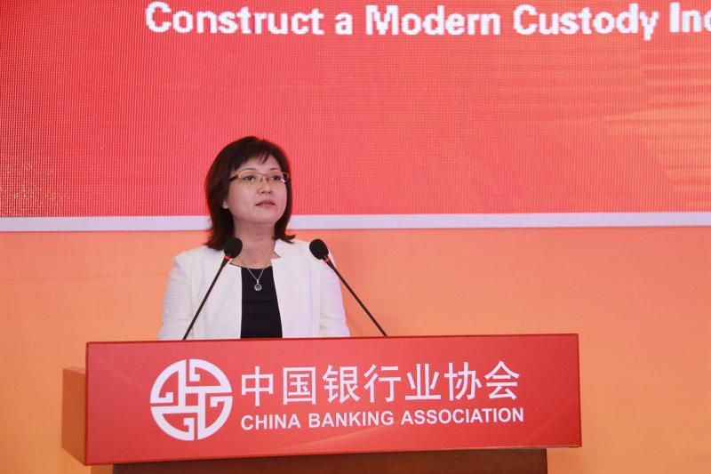 8.中国银行业协会张亮副秘书长主持会议_副本.jpg
