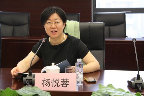 2.第三届保理专业委员会常务副主任、上海浦东发展银行贸易与现金管理部副总经理杨悦蓉主持.JPG 2.第三届保理专业委员会常务副主任、上海浦东发展银行贸易与现金管理部副总经理杨悦蓉主持.JPG