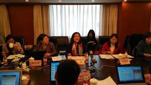 1.中国银行业协会冯红副秘书长出席会议并讲话.jpg 1.中国银行业协会冯红副秘书长出席会议并讲话.jpg