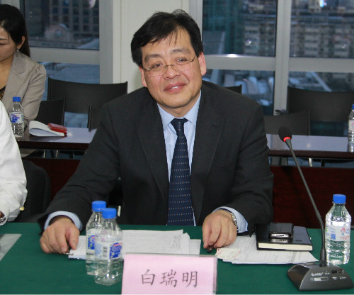 中国银行业协会副秘书长兼外资银行工作委员会专职副主任白瑞明主持会议并讲话.jpg