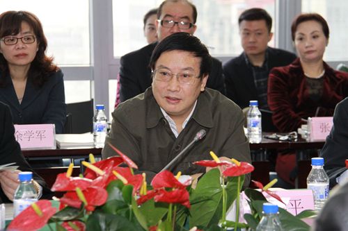 5协会专职副会长杨再平汇报协会工作情况_副本.jpg