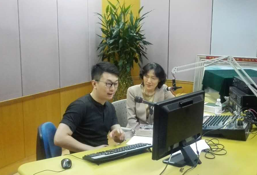 青岛市银行业协会专职副会长沙爱红做客青岛新闻广播.png