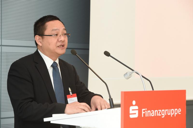 3-中国银行业协会秘书长陈远年讲话.jpg