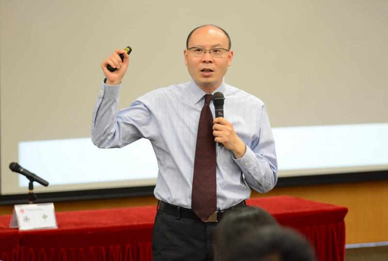 中国银行业协会特邀专家徐中博士授课.jpg