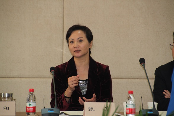 张芳副秘书长出席会议并讲话.jpg