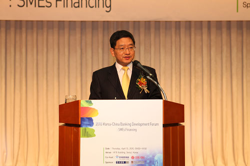 1.韩国银行联合会卢泰植副主席致开幕词.jpg