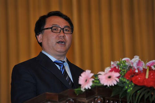 9专业委员会代表、农村合作金融工作委员会主任都本伟发言.jpg