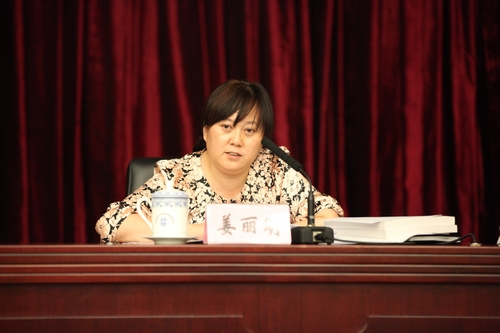 14.银监会合作金融机构监管部副主任姜丽明对北京农村商业银行获奖报告进行点评.jpg 14.银监会合作金融机构监管部副主任姜丽明对北京农村商业银行获奖报告进行点评.jpg