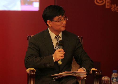 8中国银行业协会第二届常务委员会副主任、招商银行总行办公室主任秦季章.jpg 8中国银行业协会第二届常务委员会副主任、招商银行总行办公室主任秦季章.jpg
