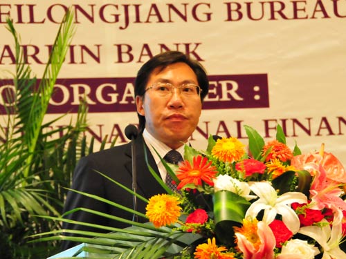 3黑龙江银监局局长周民源致辞.jpg 3黑龙江银监局局长周民源致辞.jpg
