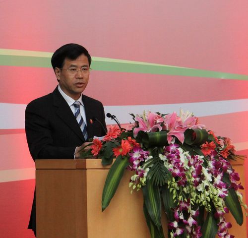 2中国银监会纪委书记王华庆致辞.jpg