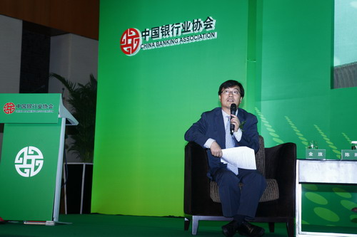 银团贷款专业委员会常委会副主任、交通银行公司机构业务部副总经理金旗主持“探讨银团贷款国际市场发展趋势”主题研讨会.JPG