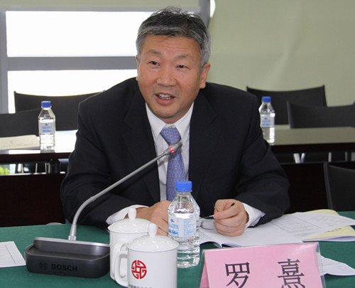 2.中国银行业协会养老金业务专业委员会主任、中国工商银行罗熹副行长作工作报告_副本.jpg
