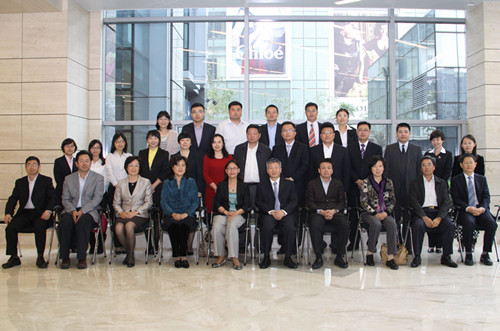 6.参会代表合影_副本.jpg