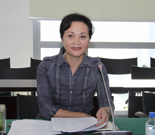 中国银行业协会张芳副秘书长主持会议_副本.jpg