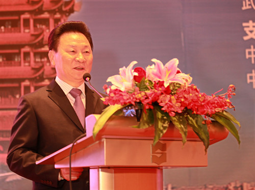 3-湖北省副省长赵斌出席恳谈会并讲话_副本.jpg