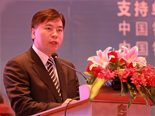 4-湖北银监局局长邓智毅出席恳谈会并讲话_副本.jpg
