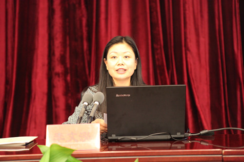 1-银监会政策研究局李文泓副局长发表主题演讲_副本.jpg