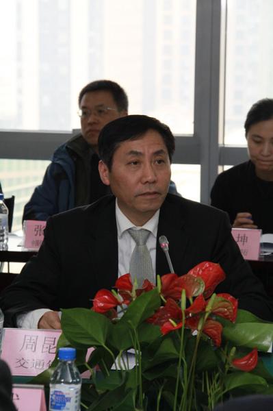 7.委员会常委副主任、交通银行金融研究中心周昆平主持会议_副本.jpg