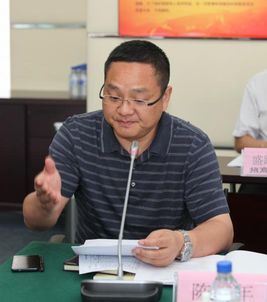2陈远年秘书长提请审议议案.jpg 2陈远年秘书长提请审议议案.jpg